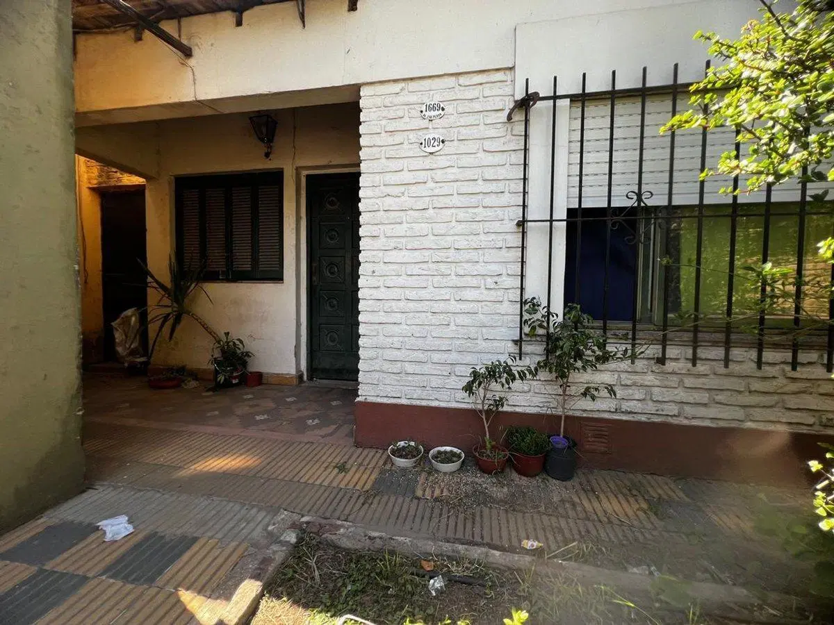 LOCALES COMERCIALES VENTA MAS VIVIENDA 3 AMBIENTES 2