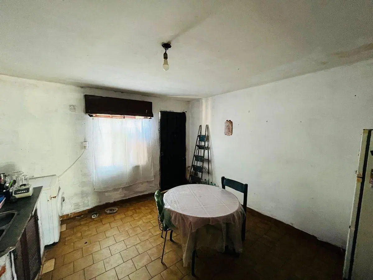 CASA 6 AMBIENTES LOCAL VENTA 2 FAMILIAS CALZADA 3
