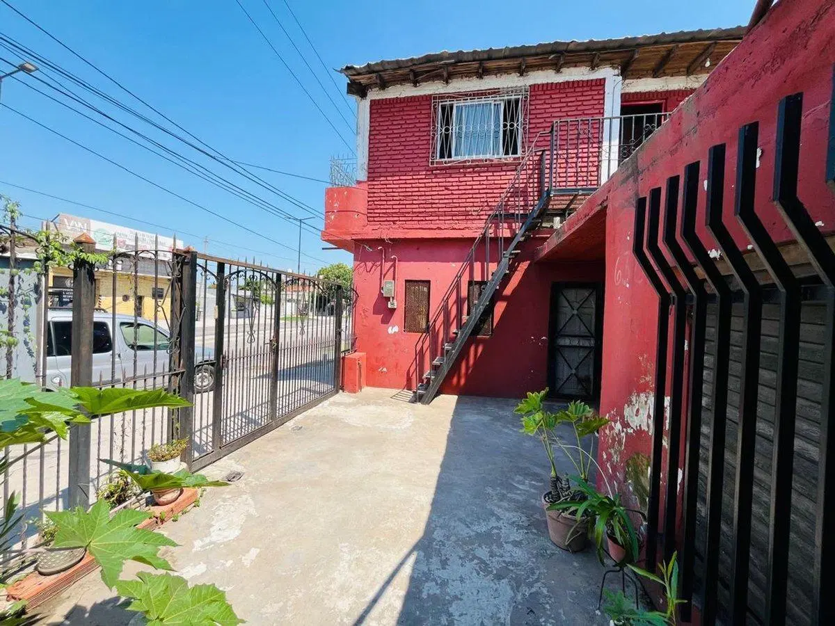 CASA 6 AMBIENTES LOCAL VENTA 2 FAMILIAS CALZADA 4