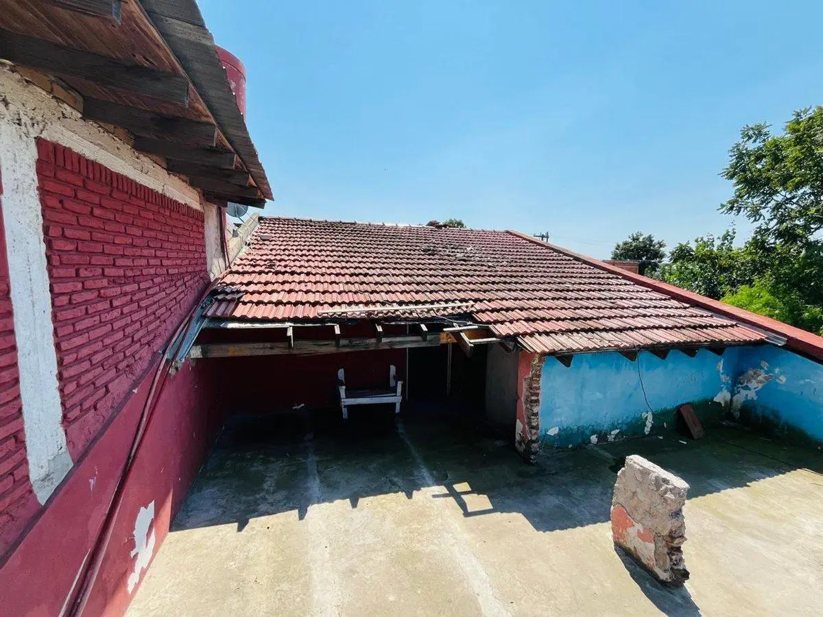 CASA 6 AMBIENTES LOCAL VENTA 2 FAMILIAS CALZADA 4