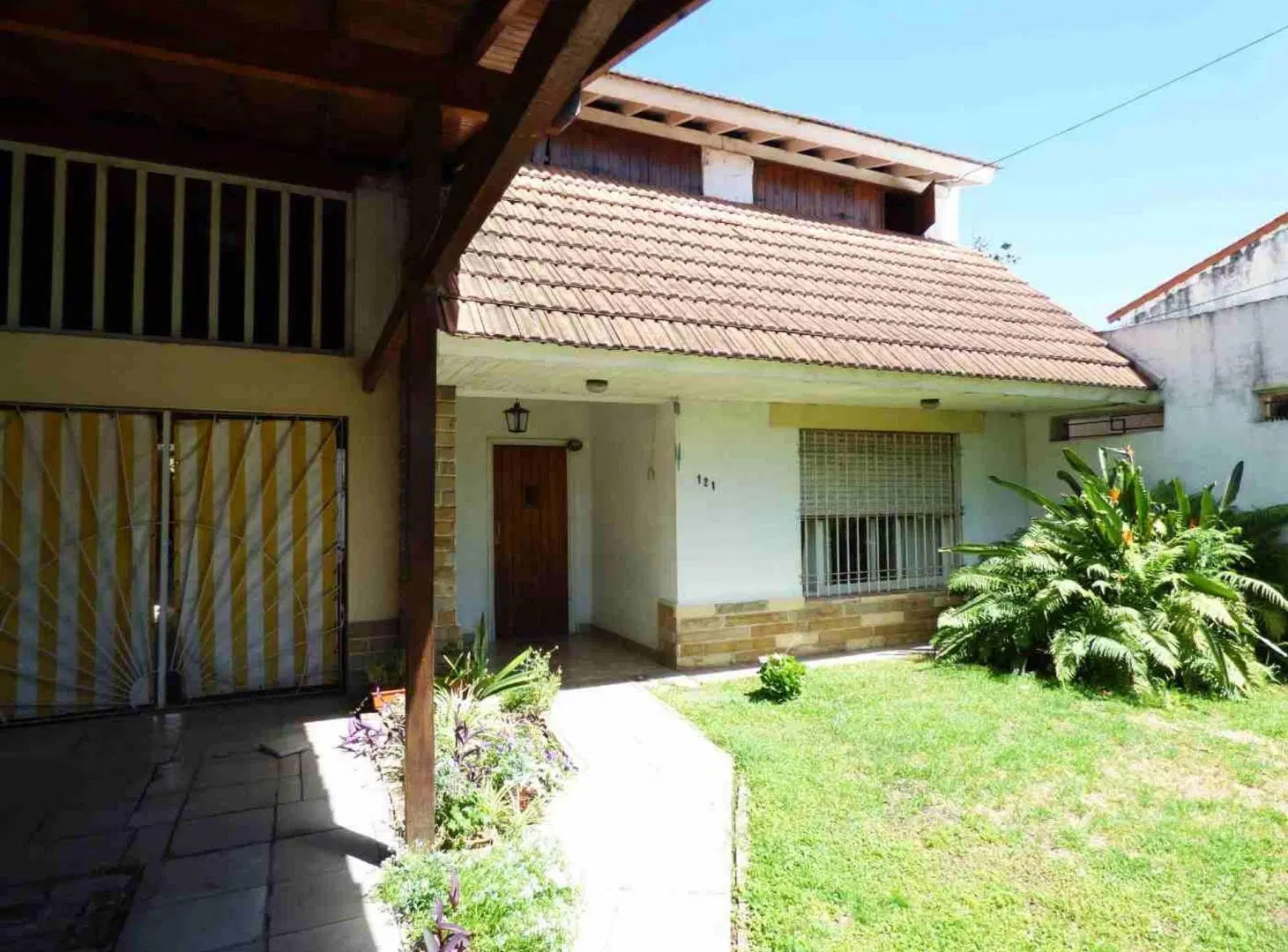 Casa 5 ambientes en venta Temperley amplio Jardín 5
