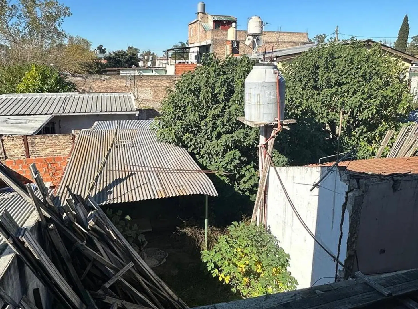 LOTE EN VENTA CON MEJORAS EN DON ORIONE 4