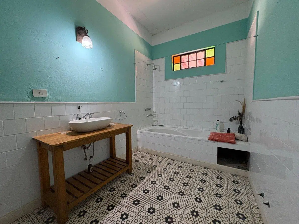 VENTA CASA 4 AMB C/1300M2 Y PILETA- ALEJANDRO KORN 4