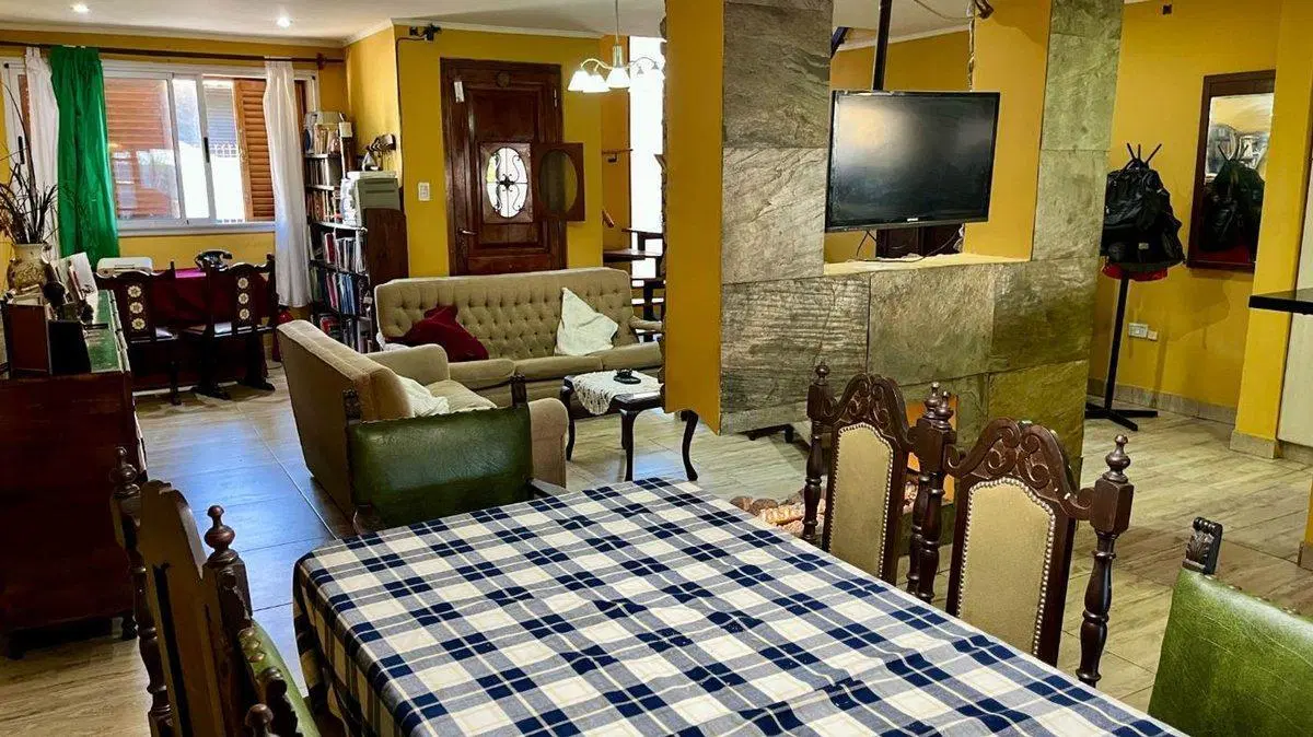 CASA 5 AMBIENTES EN VENTA TEMPERLEY CON JARDIN 3