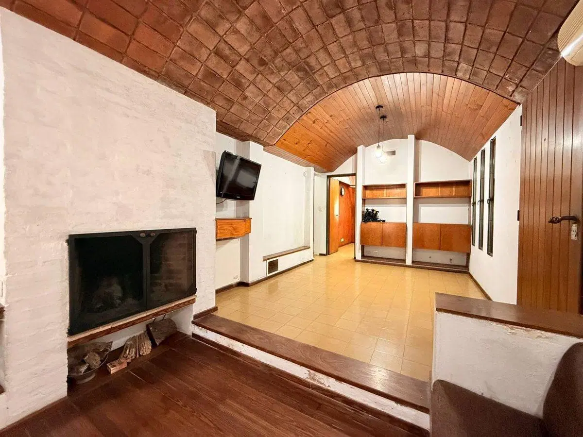 CASA VENTA 4 AMBIENTES JARDIN Y QUINCHO ADROGUE 3