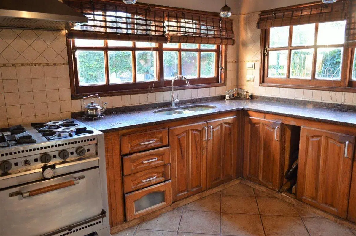 VENTA CASA 5 AMBIENTES EN LONGCHAMPS FINANCIA 5