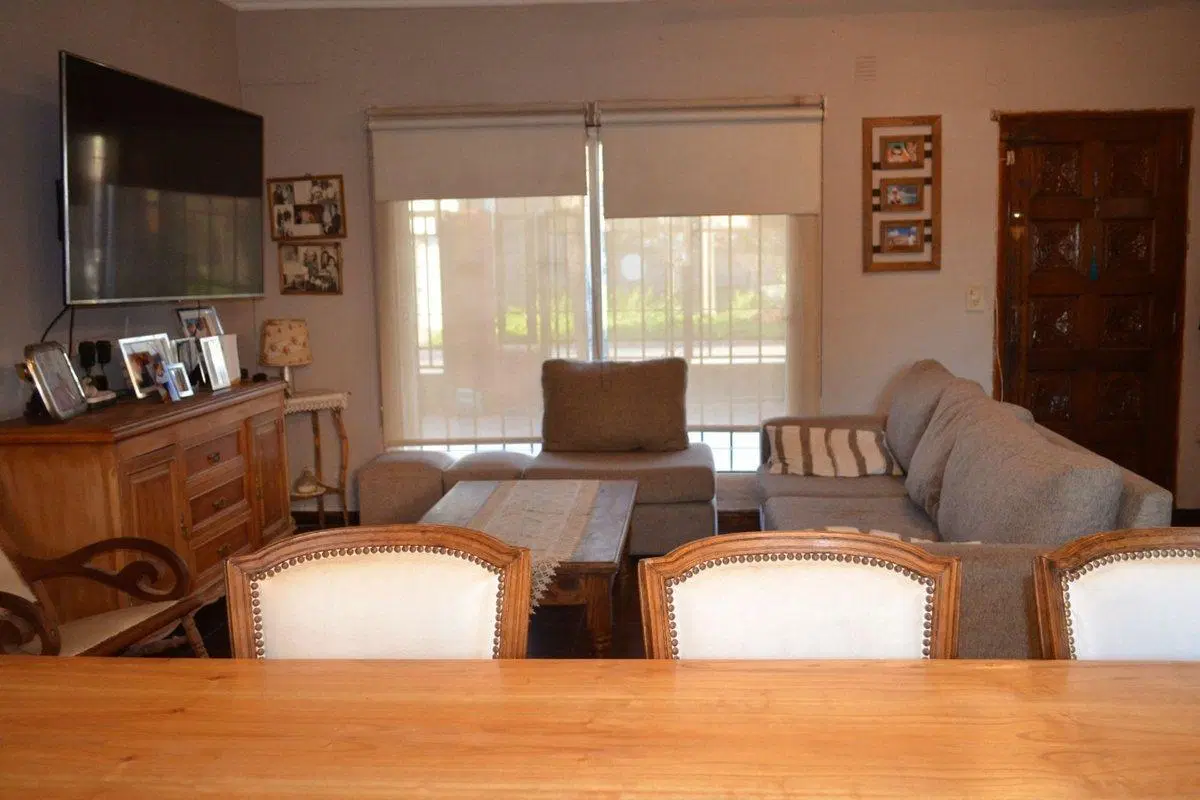 VENTA CASA 5 AMBIENTES EN LONGCHAMPS FINANCIA 2
