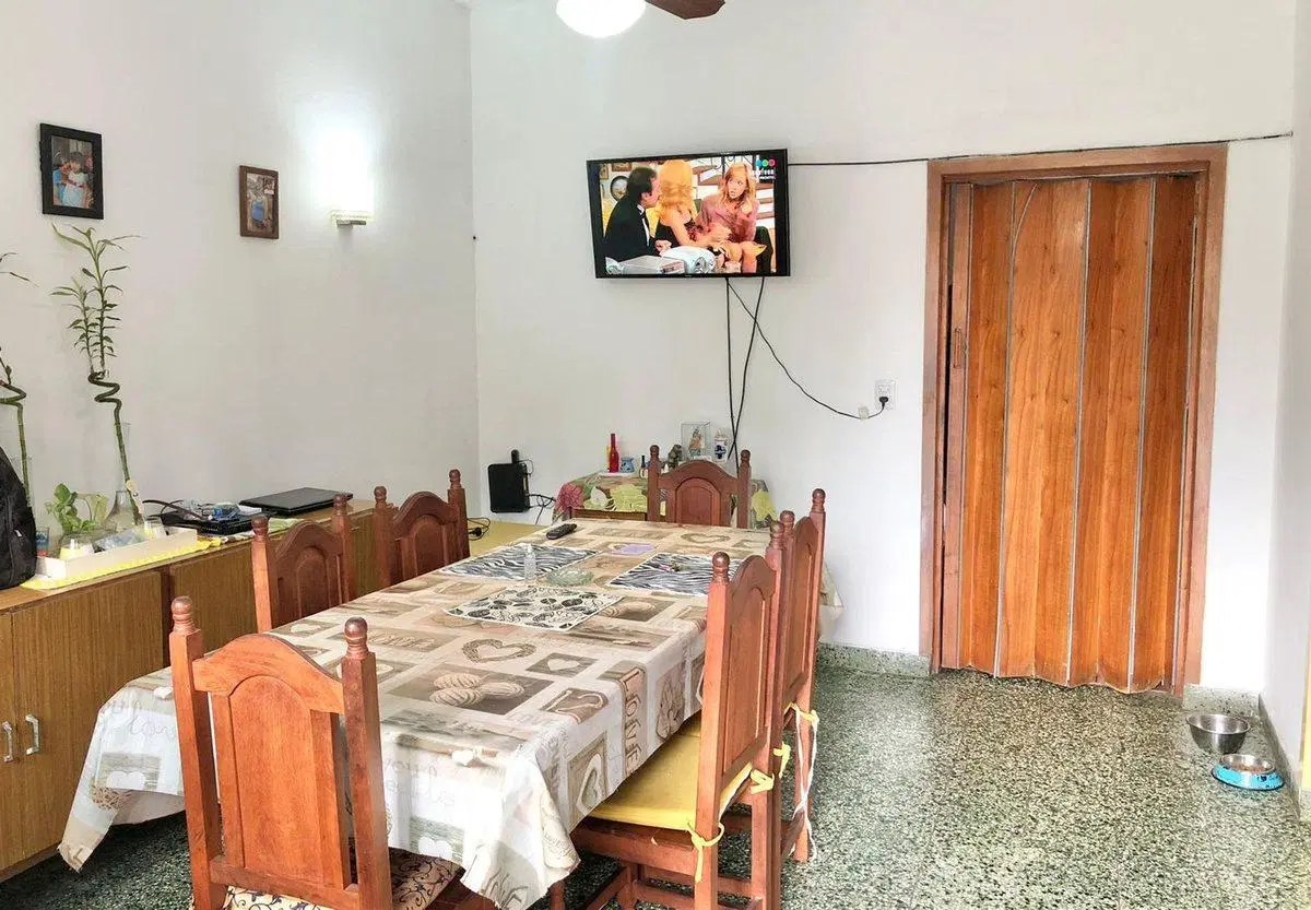 CASA VENTA 3 AMBIENTES C/COCHERA Y PATIO ARBOLADO 5