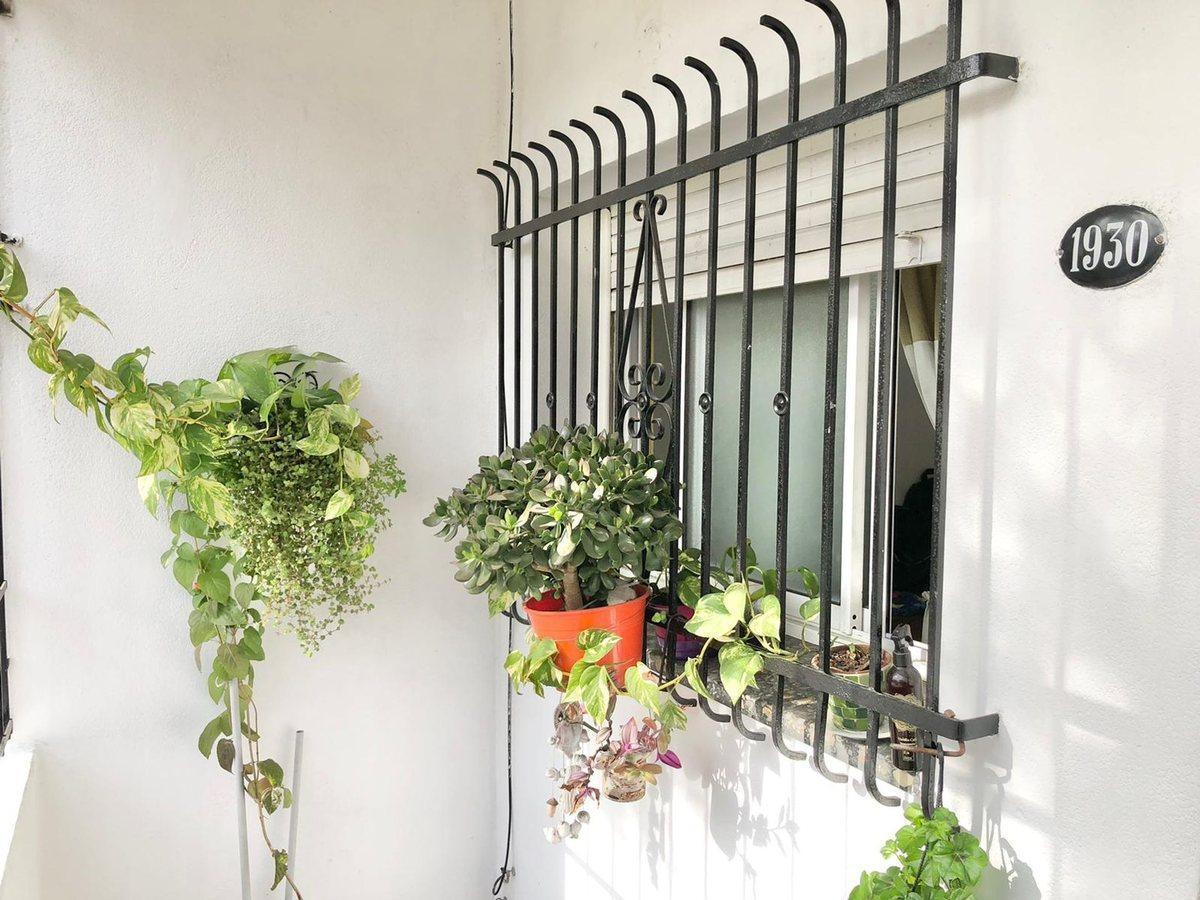 CASA VENTA 3 AMBIENTES C/COCHERA Y PATIO ARBOLADO