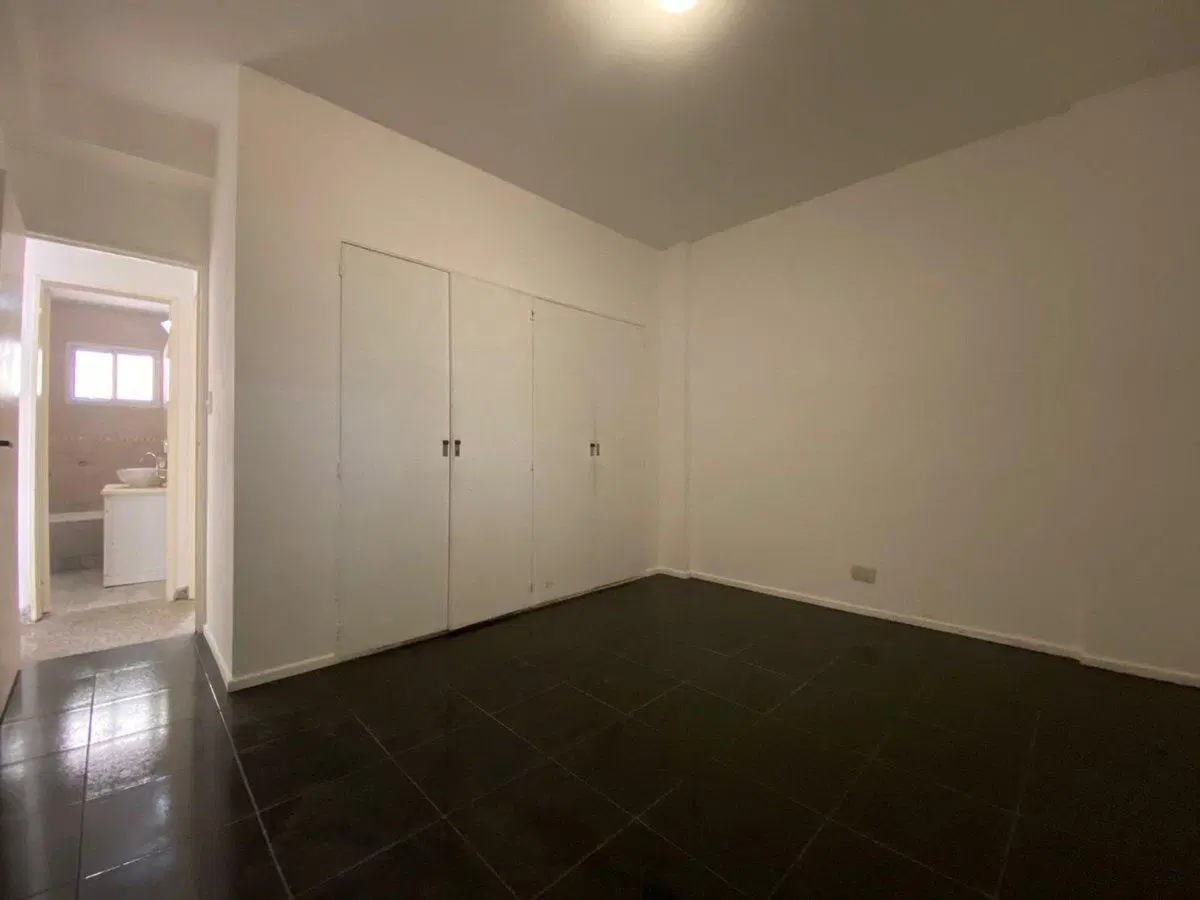 Depto ALQUILER 3 ambientes con patio Lomas 4