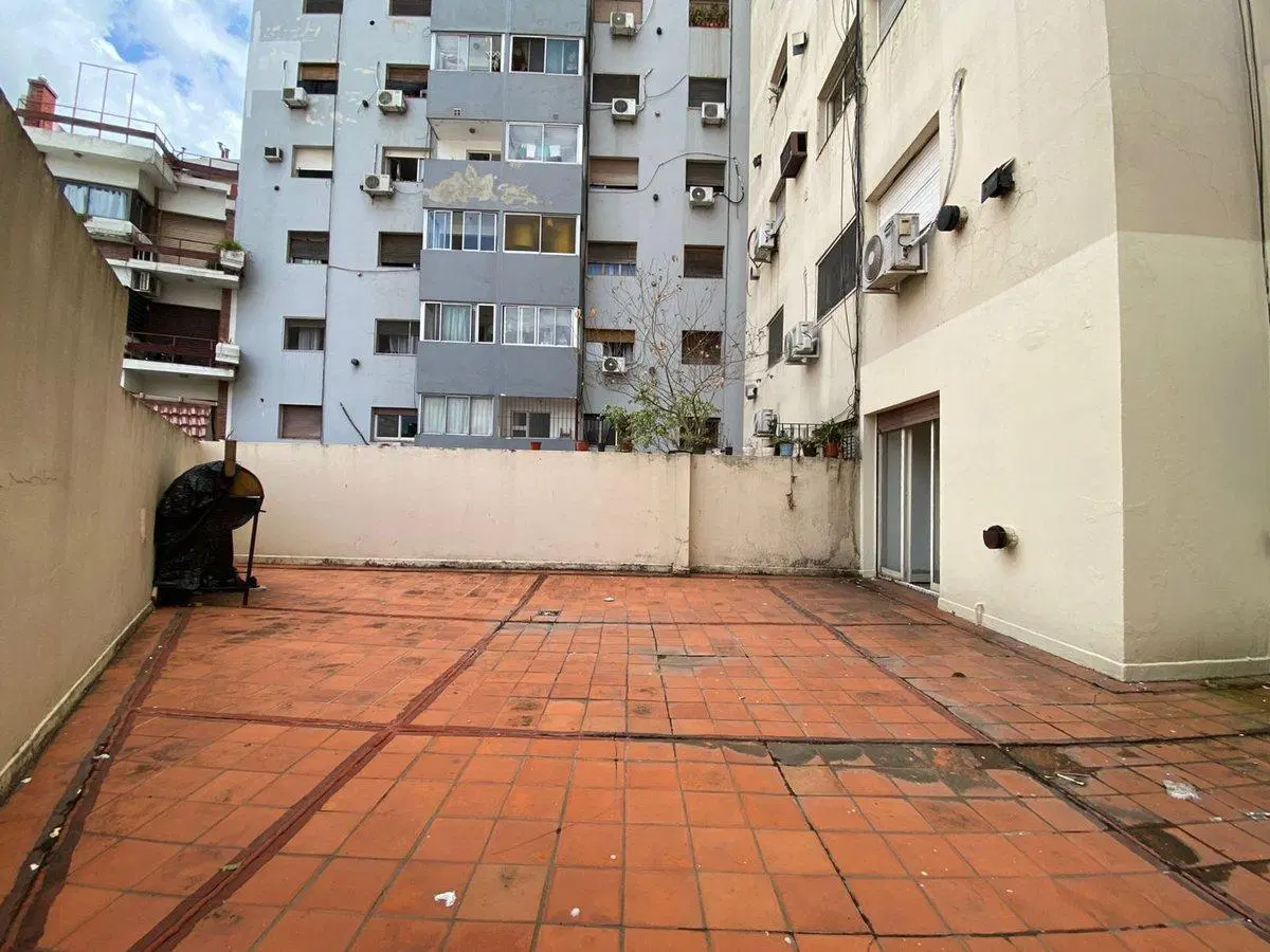 Depto ALQUILER 3 ambientes con patio Lomas 5