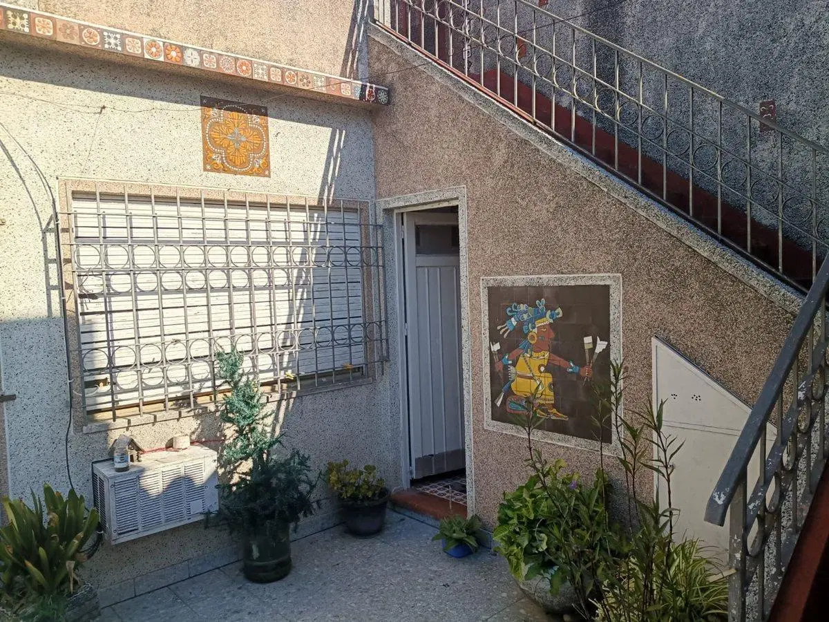CASA EN VENTA 3 AMB CON DEPTO Y QUINCHO LAVALLOL 2