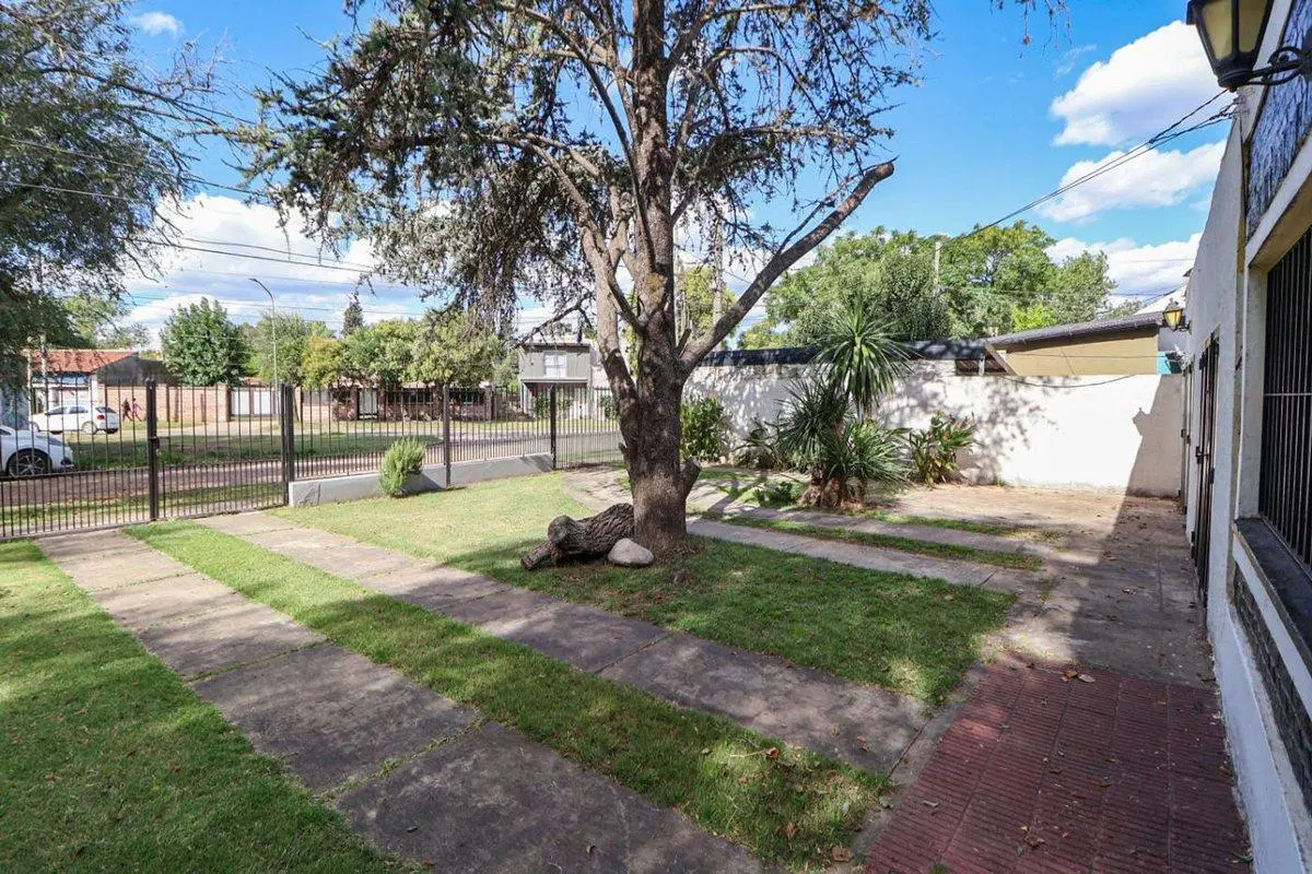 VENTA CASA TRES AMBIENTES CON PILETA GLEW 4