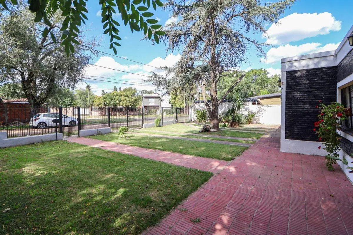 VENTA CASA TRES AMBIENTES CON PILETA GLEW 5