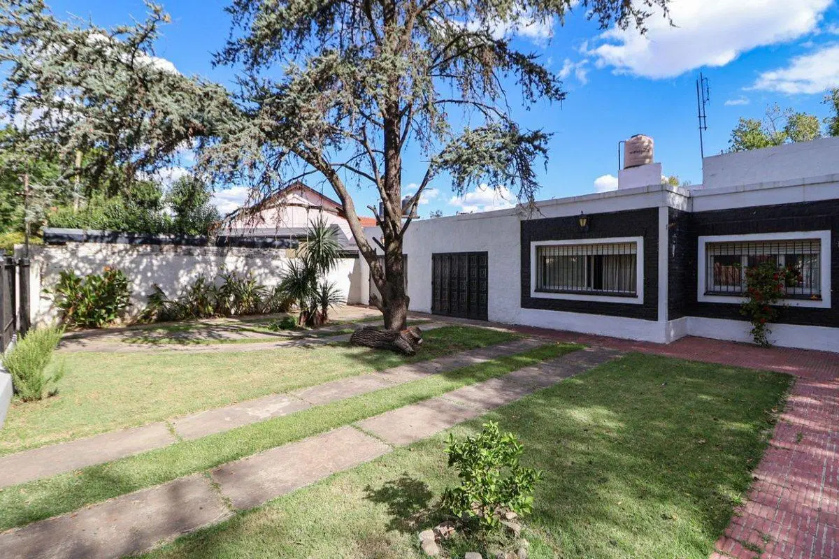 VENTA CASA TRES AMBIENTES CON PILETA GLEW 2