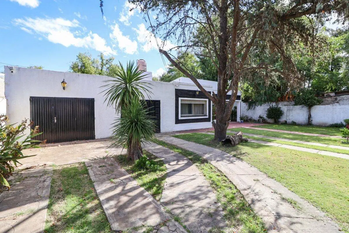 VENTA CASA TRES AMBIENTES CON PILETA GLEW 3