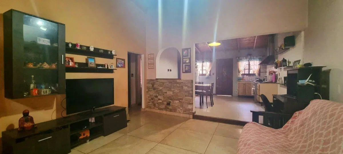 CASA 2 DORMITORIOS VENTA BANFIELD CON FONDO 5