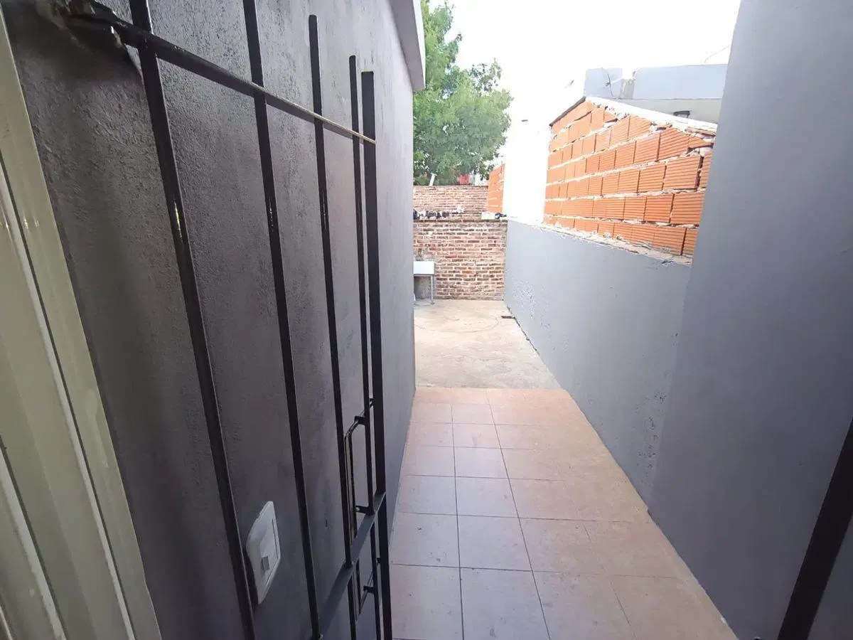 ALQUILER DEPARTAMENTO CON COCHERA Y PATIO GUILLON 4