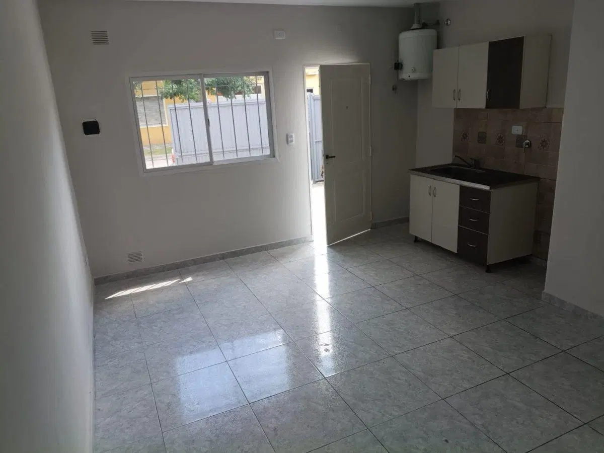 ALQUILER DEPARTAMENTO CON COCHERA Y PATIO GUILLON 3