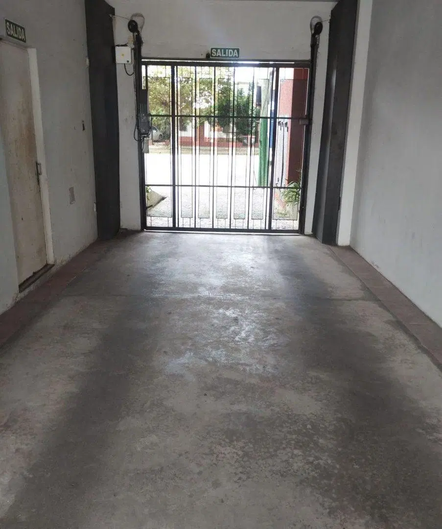 COCHERA EN VENTA SEMI CUBIERTA BANFIELD 4
