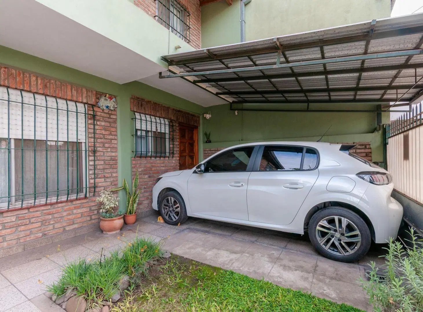VENTA CASA DOS PLANTAS CON PARQUE MONTE GRANDE 2