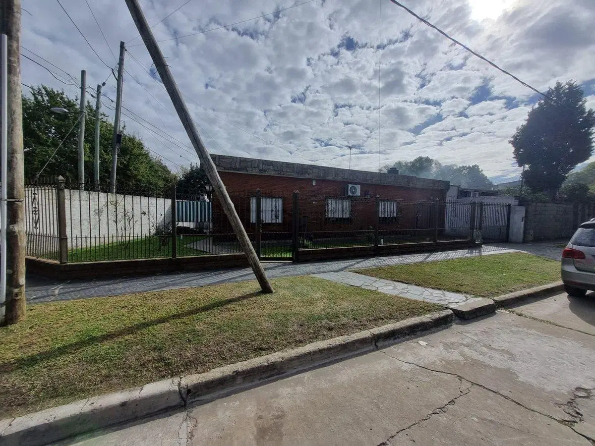 CASA 4 AMBIENTES VENTA LONGCHAMPS APTA CREDITO 4