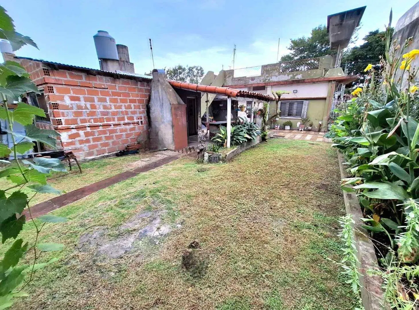 CASA 3 AMBIENTES VENTA TEMPERLEY JARDIN Y COCHERA 5