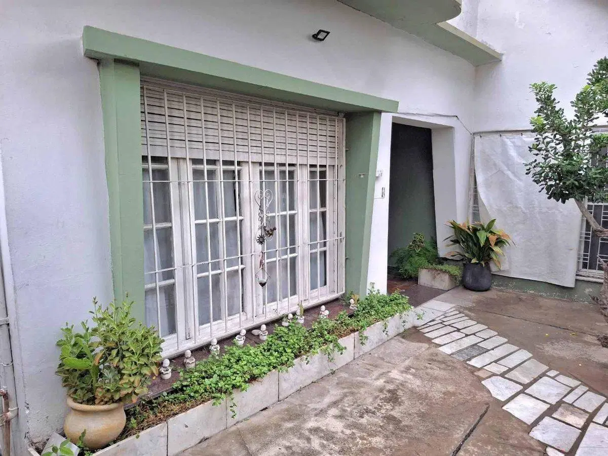 CASA 3 AMBIENTES VENTA TEMPERLEY JARDIN Y COCHERA 4