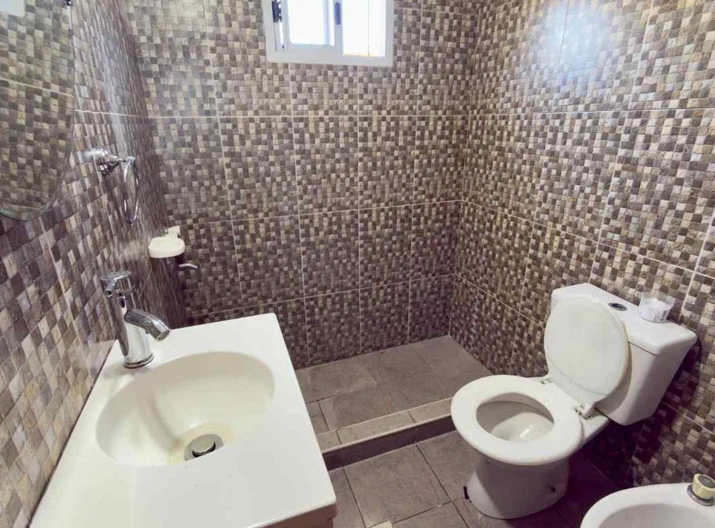CASA + 2 DEPARTAMENTOS en BLOCK VENTA SAN VICENTE 8