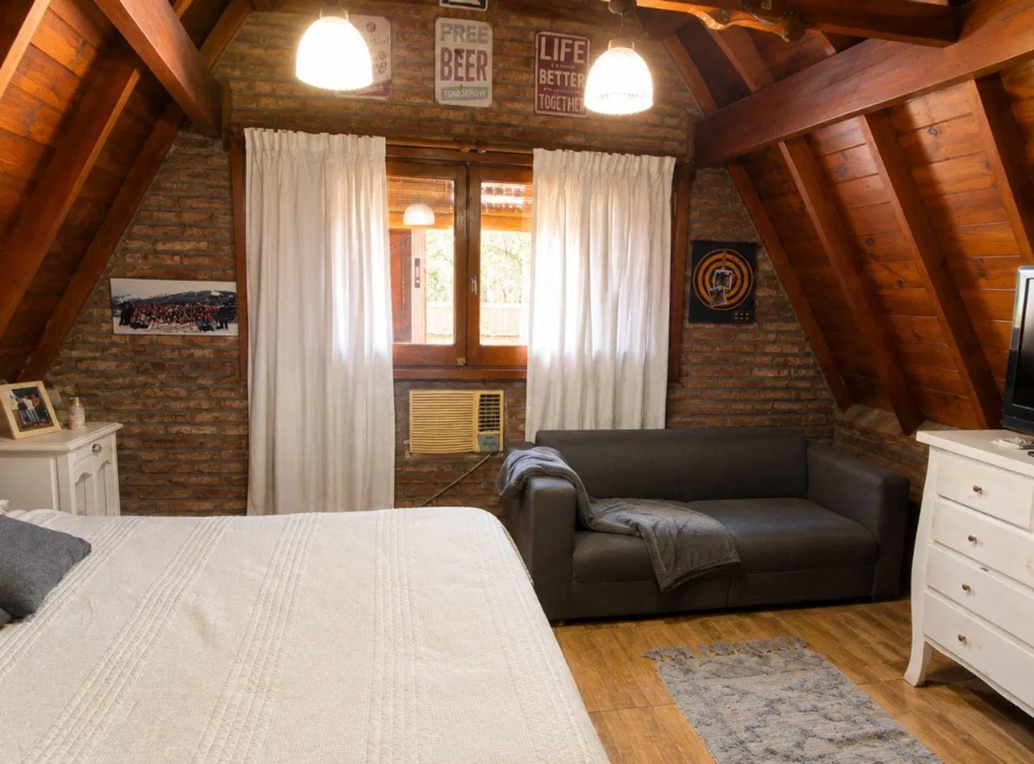 CASA 3 DORMITORIOS CON PATIO Y COCHERA ADROGUE 2
