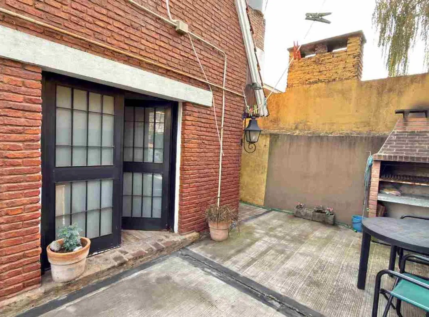 CASA 3 DORMITORIOS CON PATIO Y COCHERA ADROGUE 5