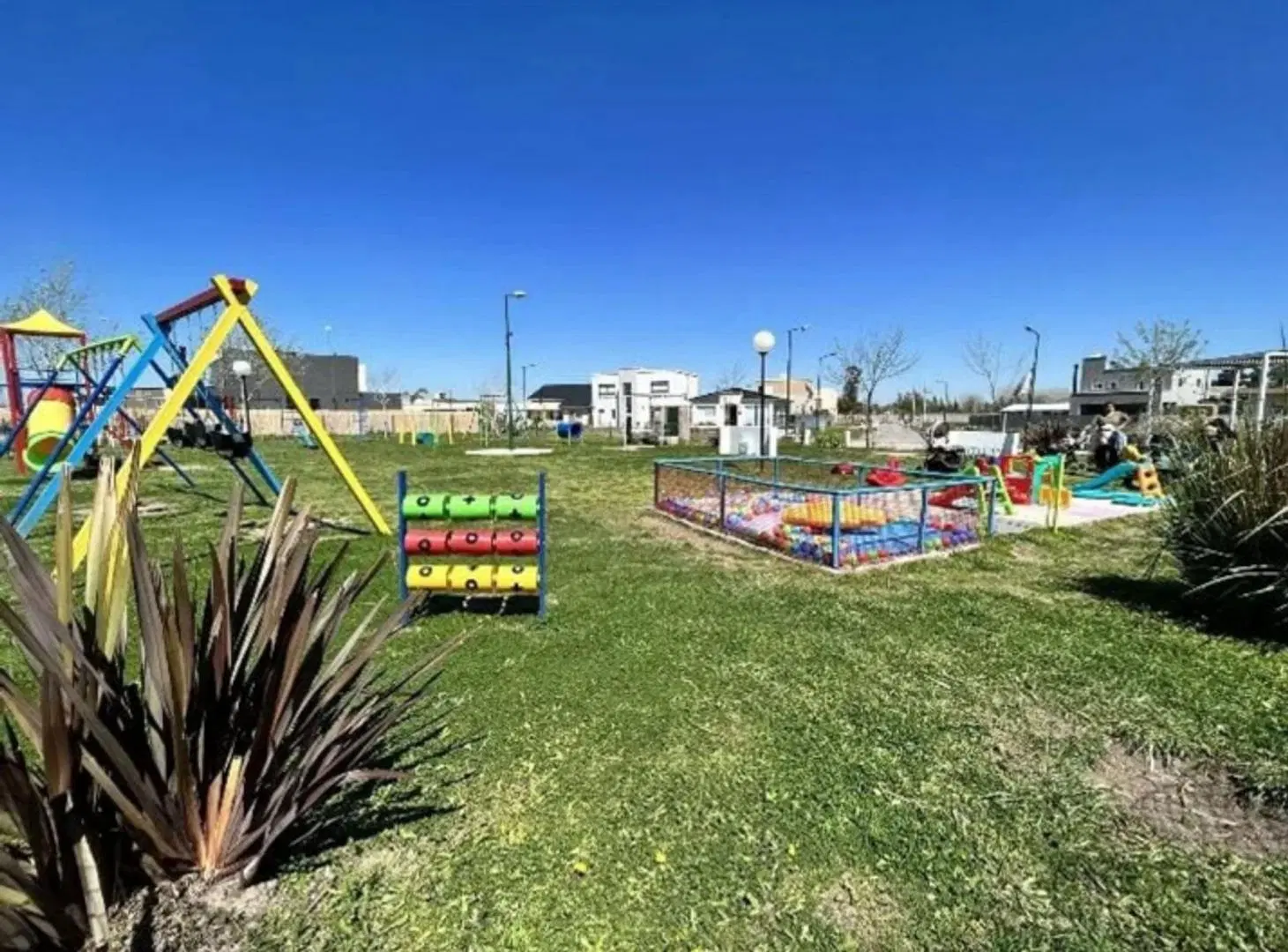 LOTE EN VENTA CON ESCRITURA 471m² LAGUNA AZUL 2