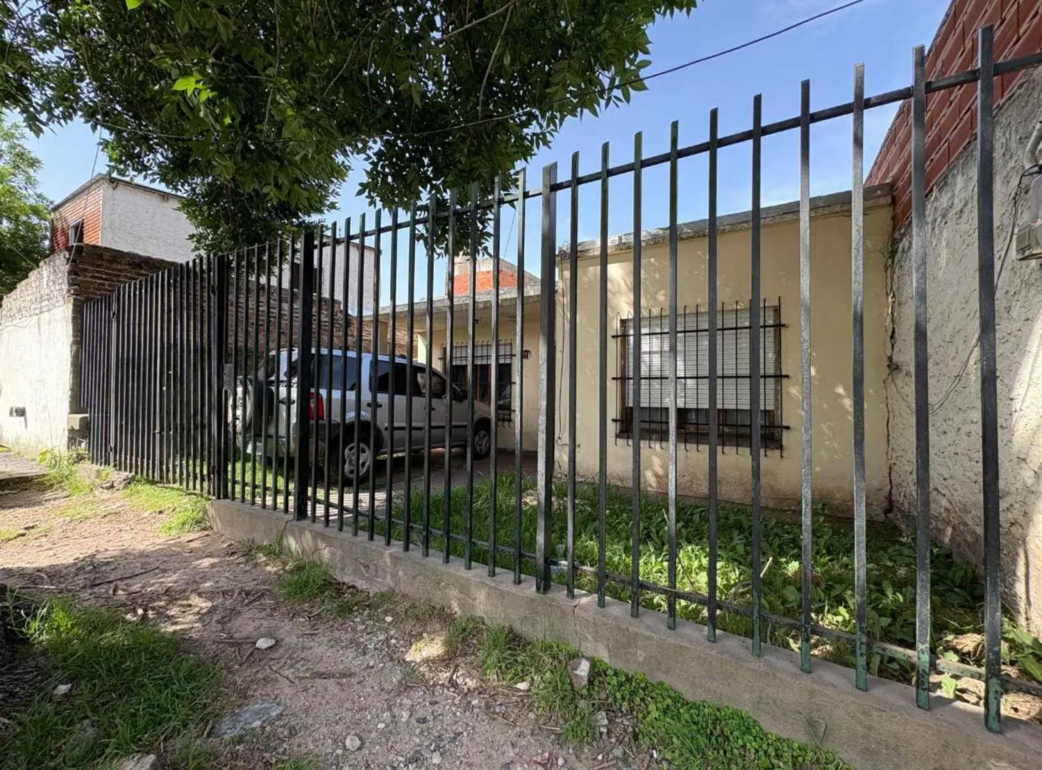 VENTA CASA 3 AMBIENTES BANFIELD A RECICLAR 3