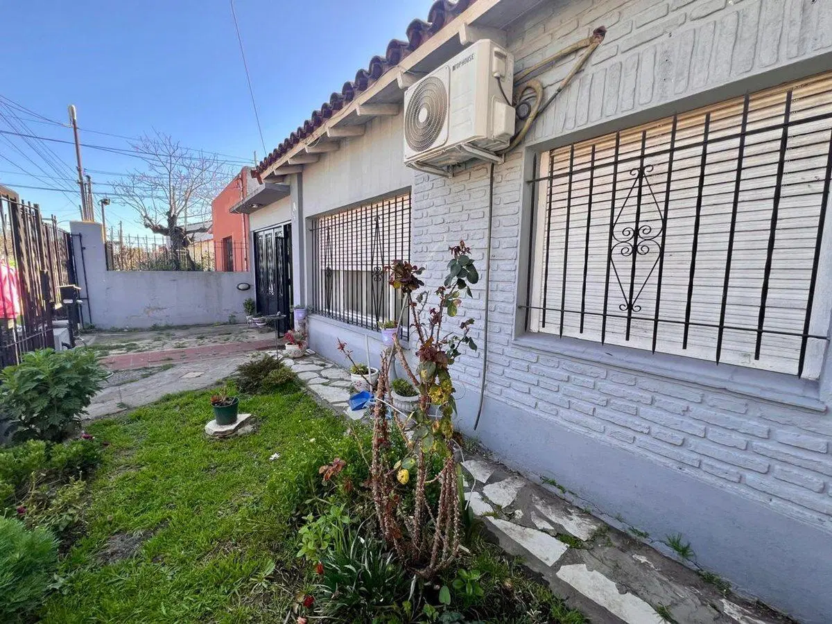 CASA 5 AMBIENTES EN VENTA EN LUIS GUILLON 3