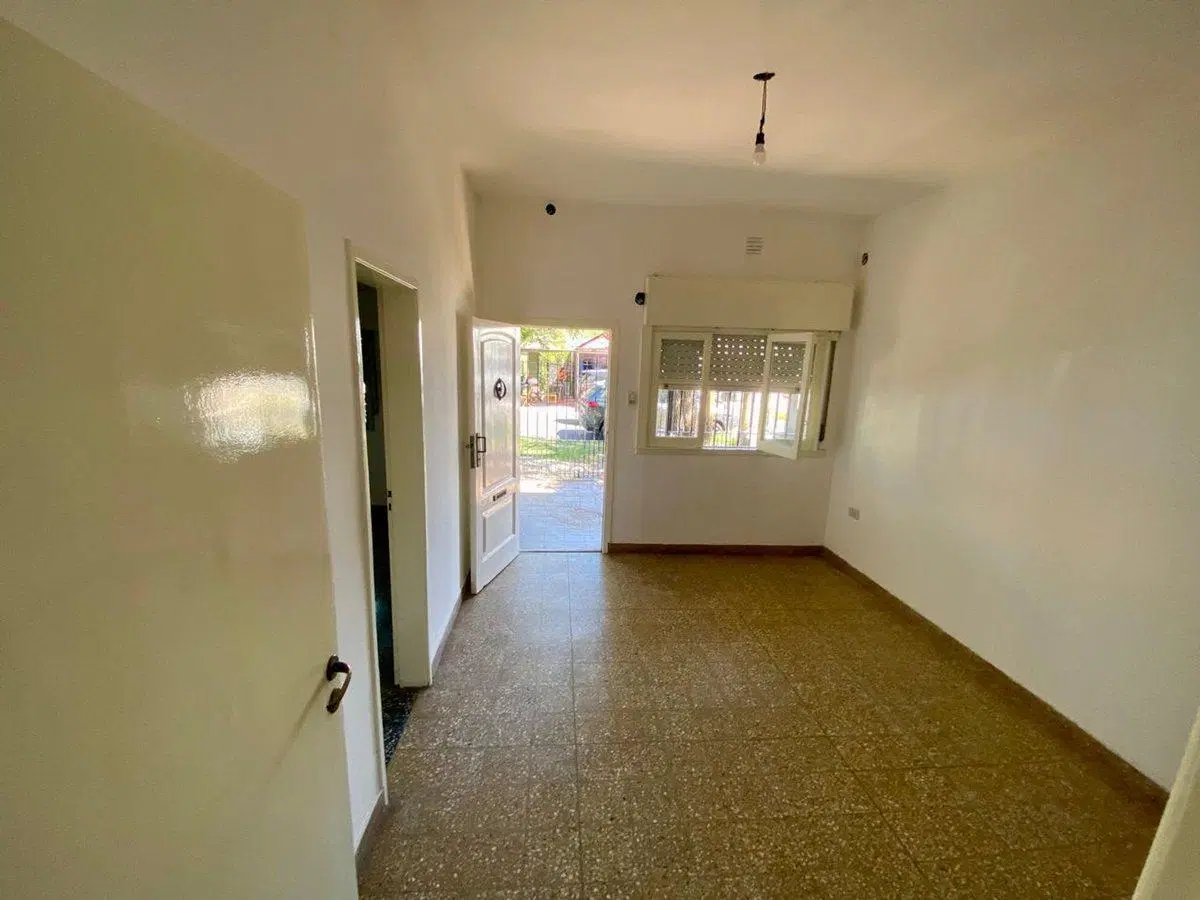 CASA 3 AMBIENTES EN VENTA EN TEMPERLEY 5