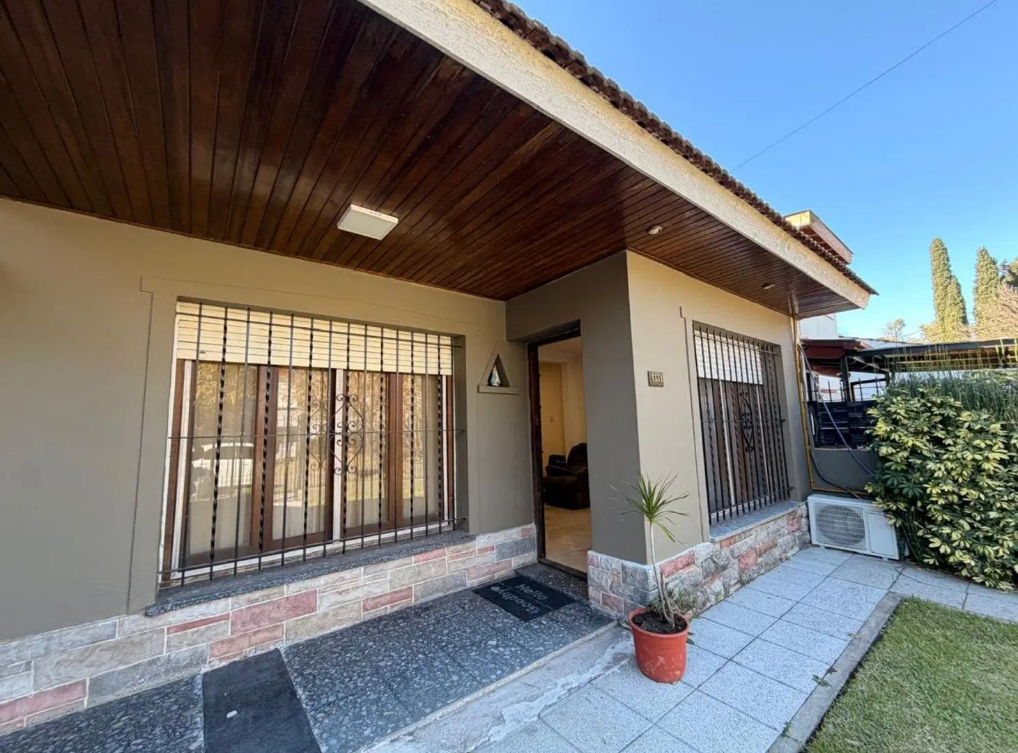 CASA EN EXCELENTE ESTADO ADROGUE APTA CREDITO 2