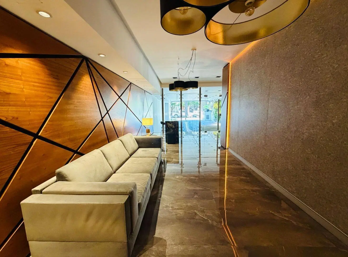 Depto 3 ambientes con cochera y patio venta Lomas 4