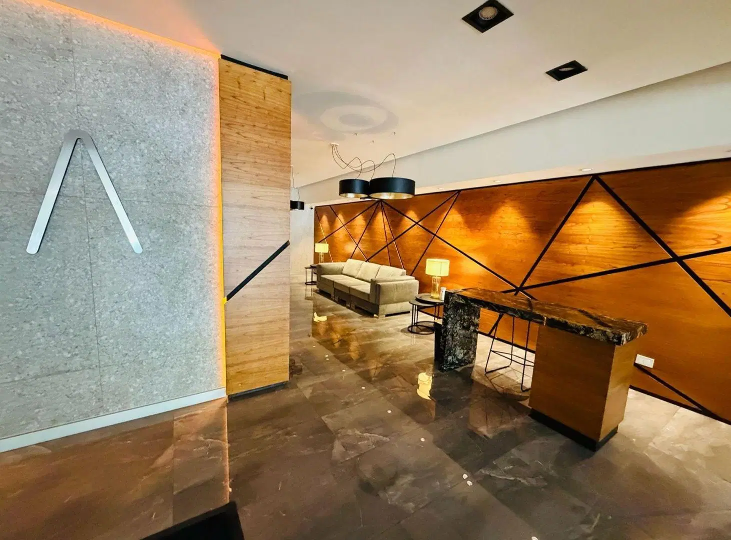 Depto 3 ambientes con cochera y patio venta Lomas 3