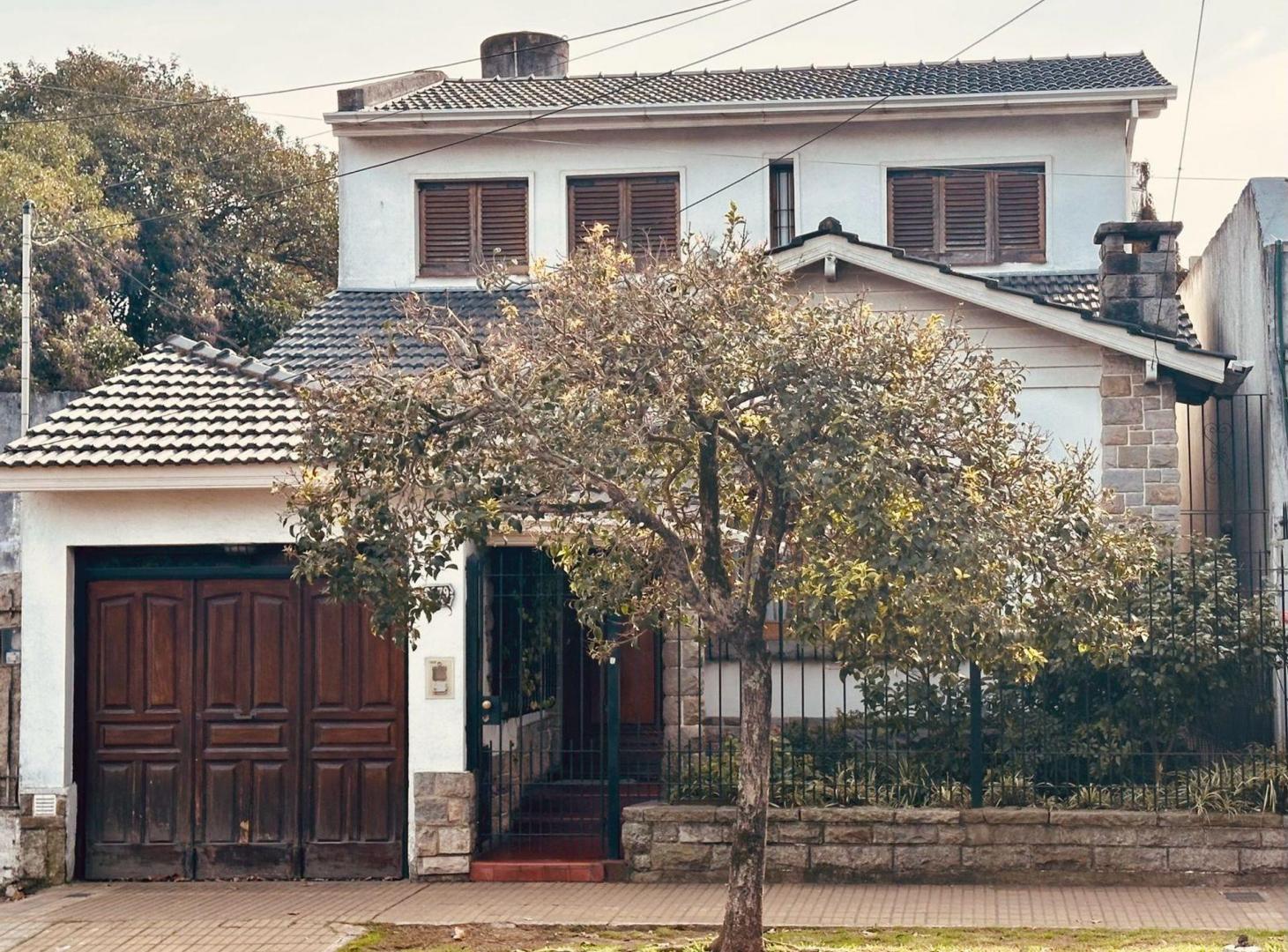 CASA EN VENTA 4 AMBIENTES EN JOSE MARMOL