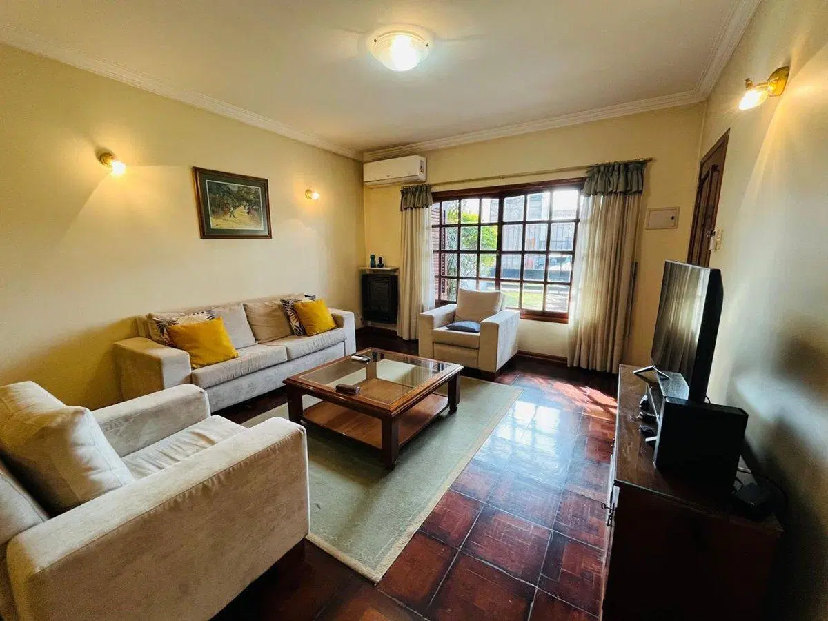 CASA 4 AMBIENTES VENTA PILETA APTA CREDITO LOMAS 2