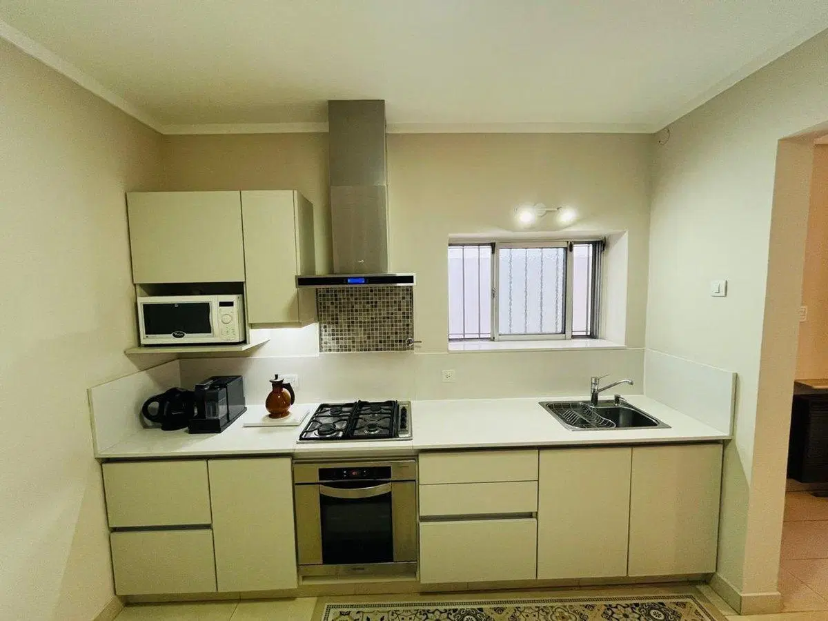 CASA 4 AMBIENTES VENTA PILETA APTA CREDITO LOMAS 5