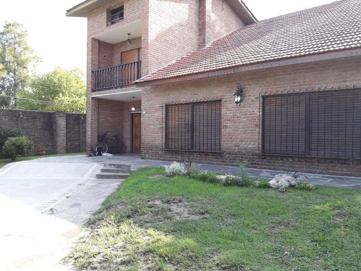CASA 5 AMBIENTES PILETA VENTA EZEIZA CANNING 8