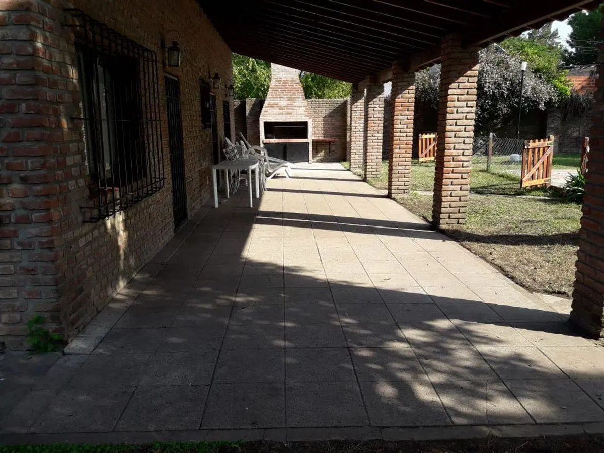 CASA 5 AMBIENTES PILETA VENTA EZEIZA CANNING 3