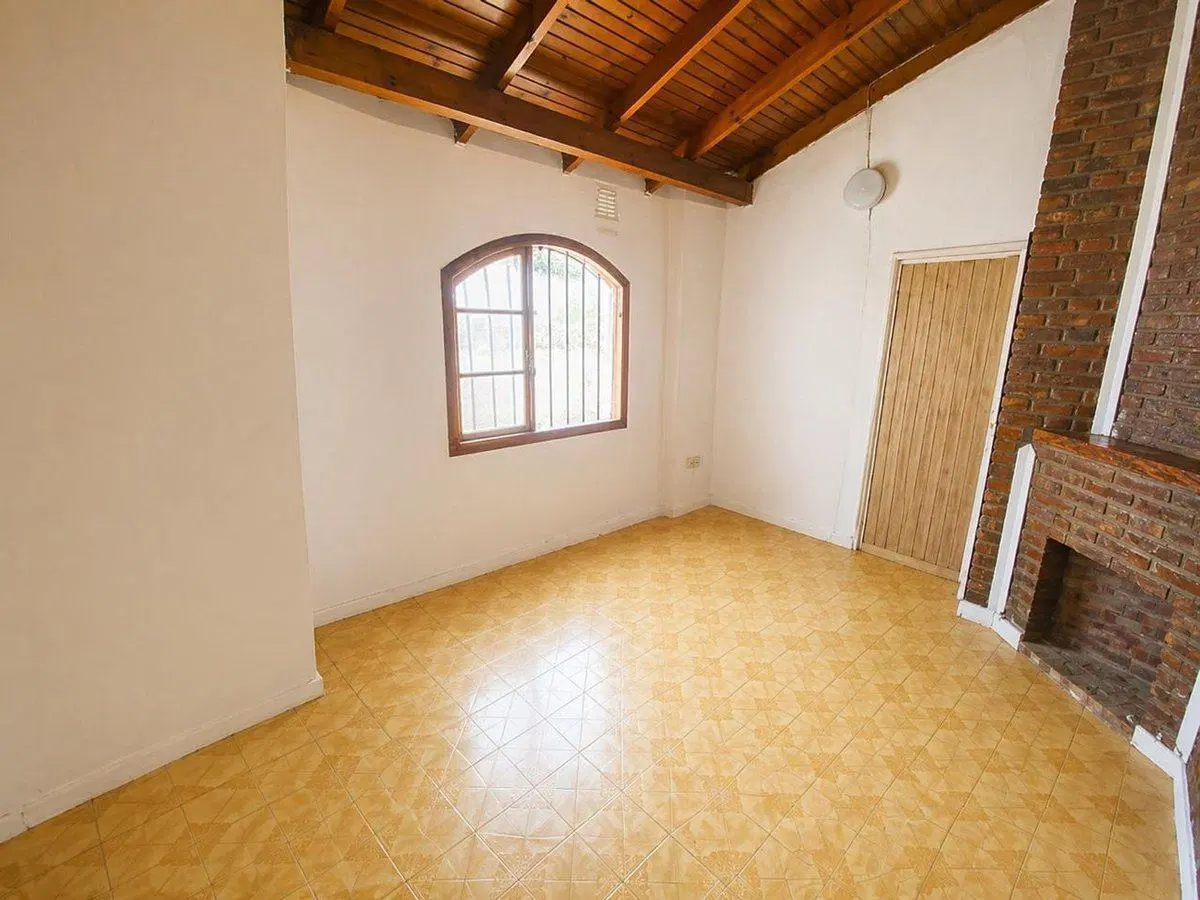 VENTA CASA 4 AMBIENTES, COCHERA, PATIO EN LOMAS 3