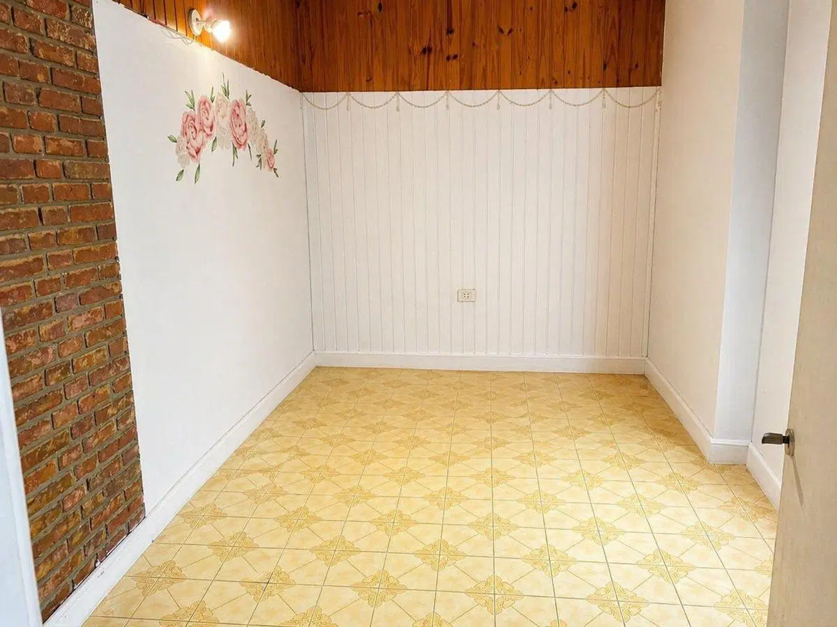 VENTA CASA 4 AMBIENTES, COCHERA, PATIO EN LOMAS 2