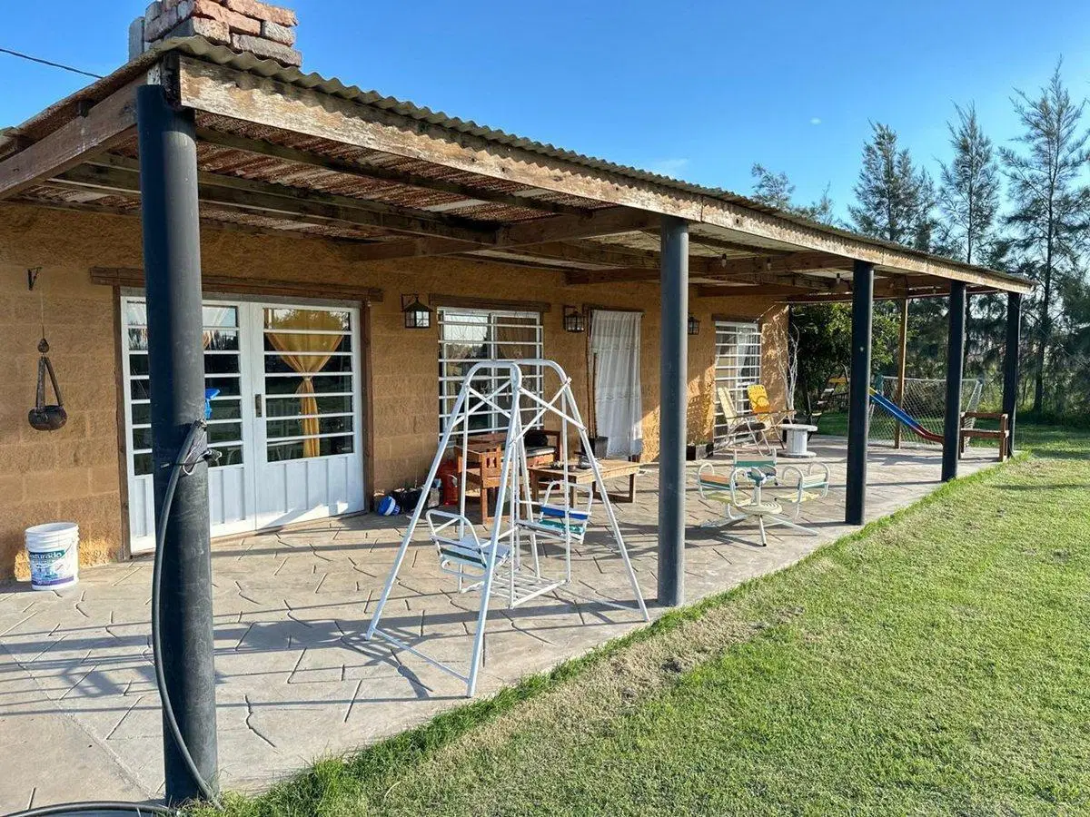 VENTA CASA 2 AMBIENTES C/ PARQUE Y PILETA EN MONTE 3