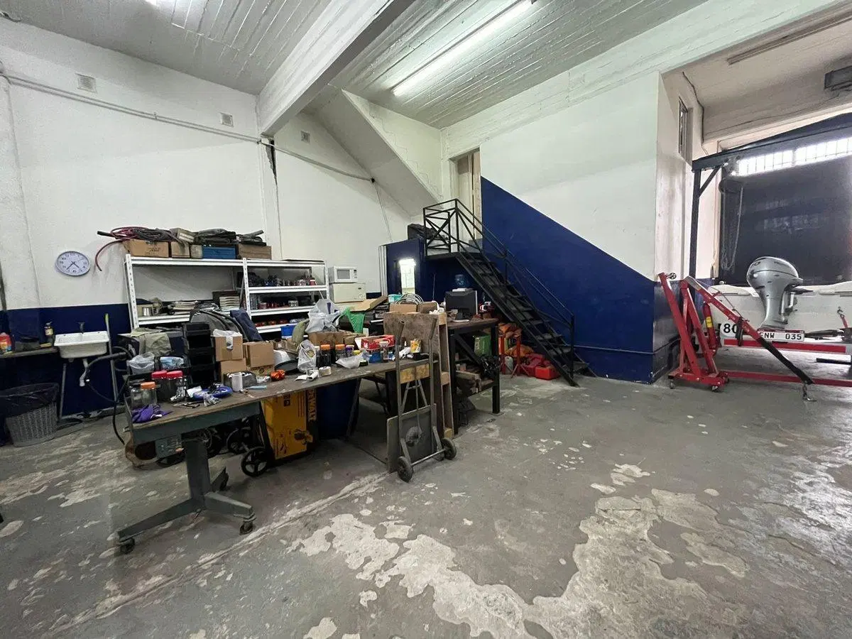 GALPON EN VENTA EN VALENTIN ALSINA DE 150M2 4