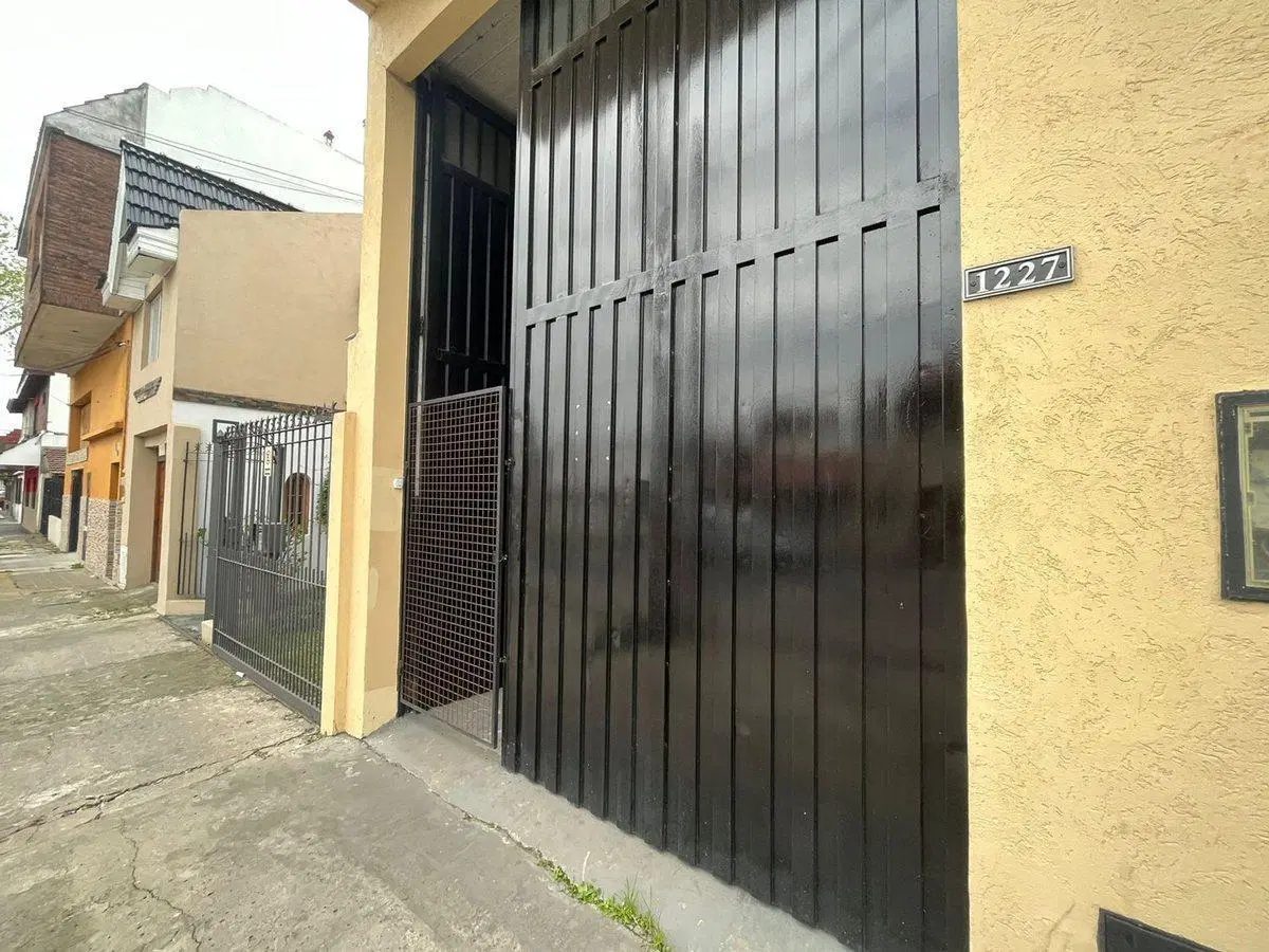 GALPON EN VENTA EN VALENTIN ALSINA DE 150M2 3