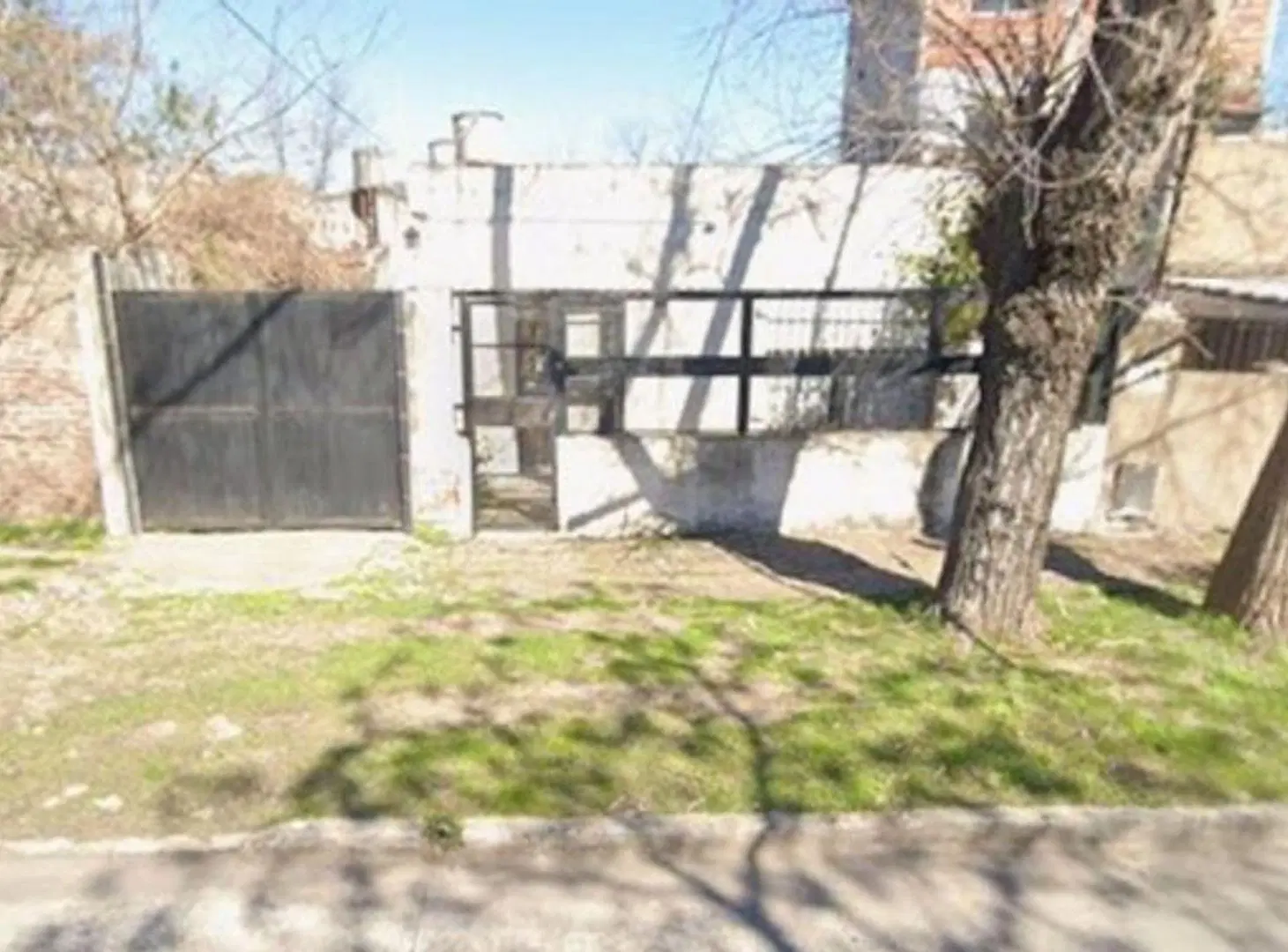 CASA EN VENTA 3 AMBIENTES BANFIELD 8