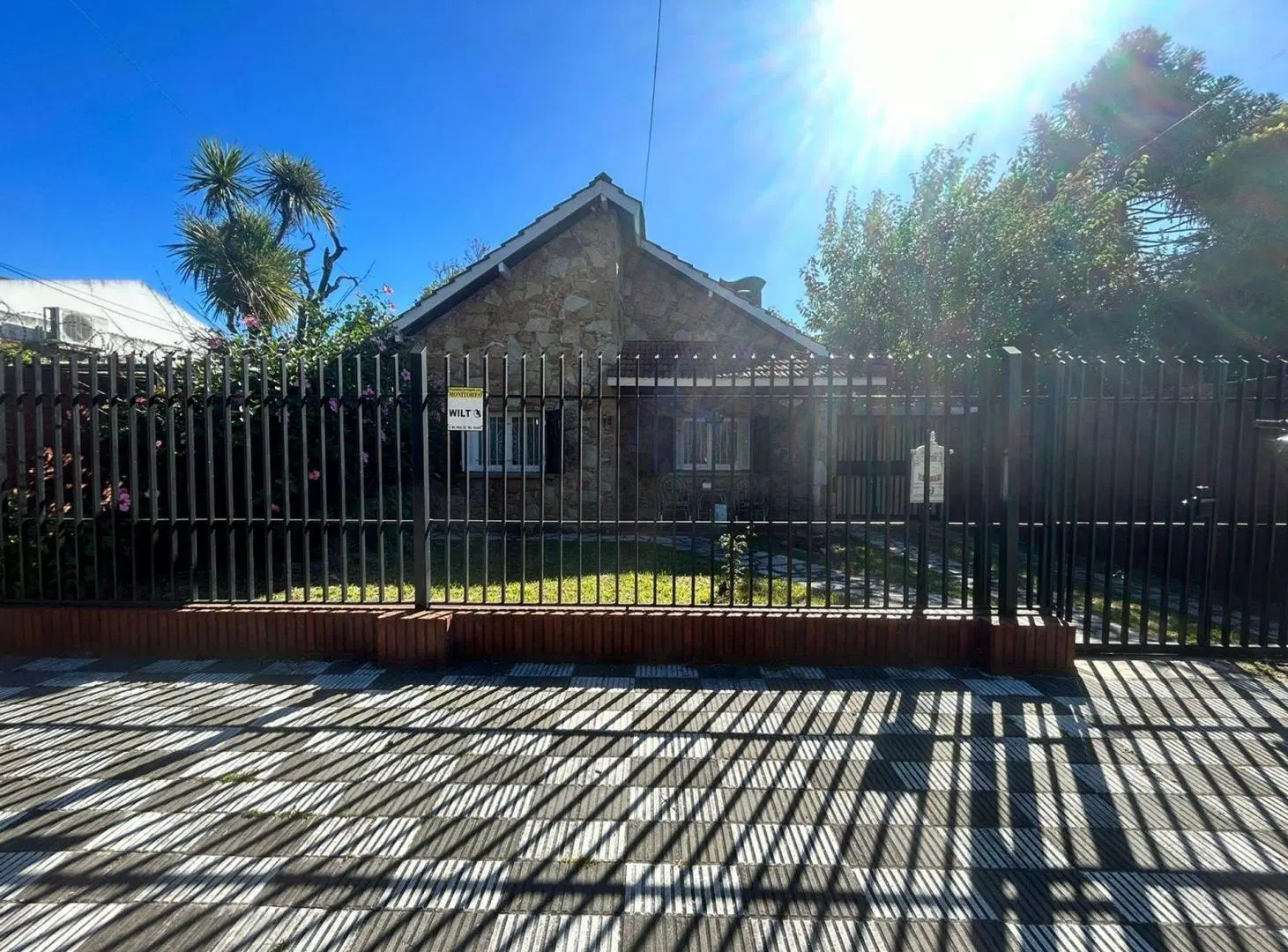 CASA 5 AMBIENTES CON PILETA EN VENTA MONTE GRANDE 2